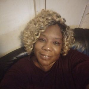 Meet your Posher, Adrienne